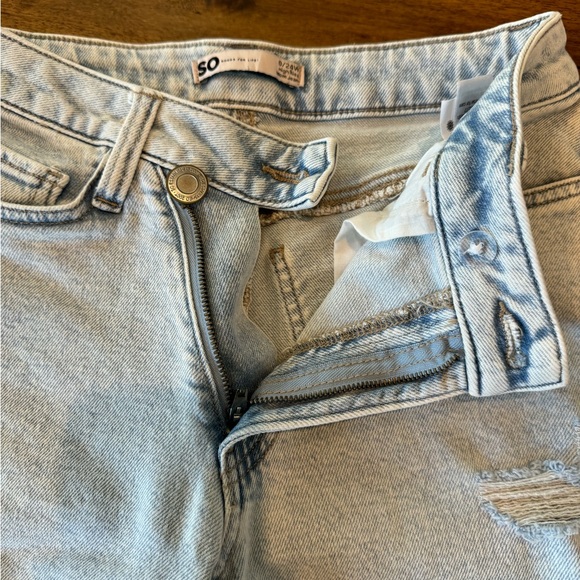 SO High Rise Mom Jeans. Size 0. - Picture 4 of 5